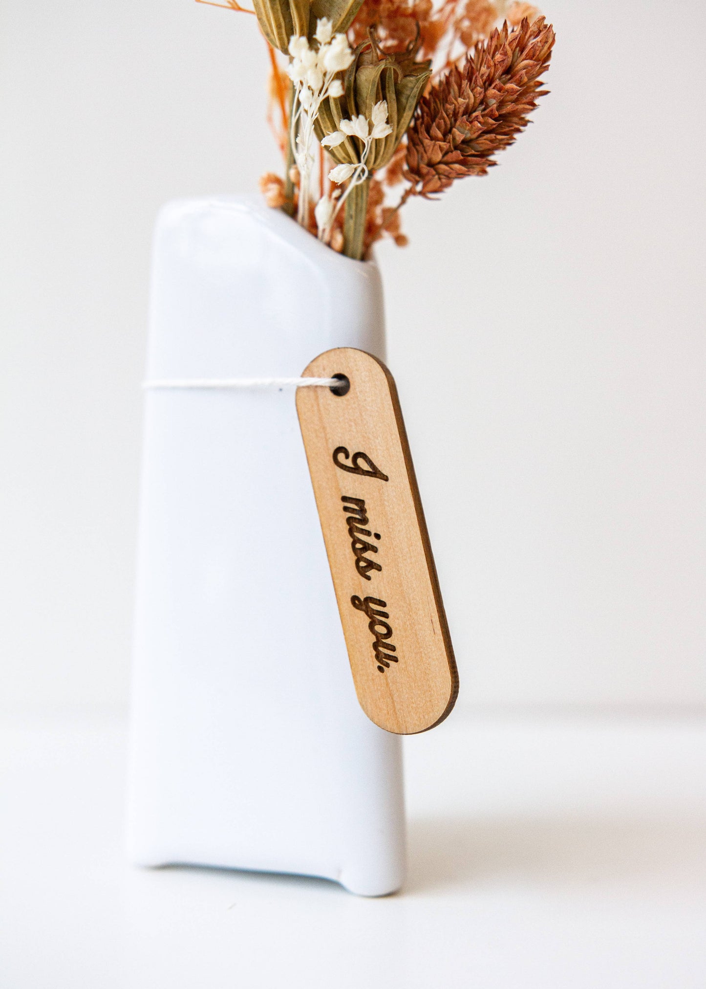 Mini Dried Floral Vases & Wood Gift Tag