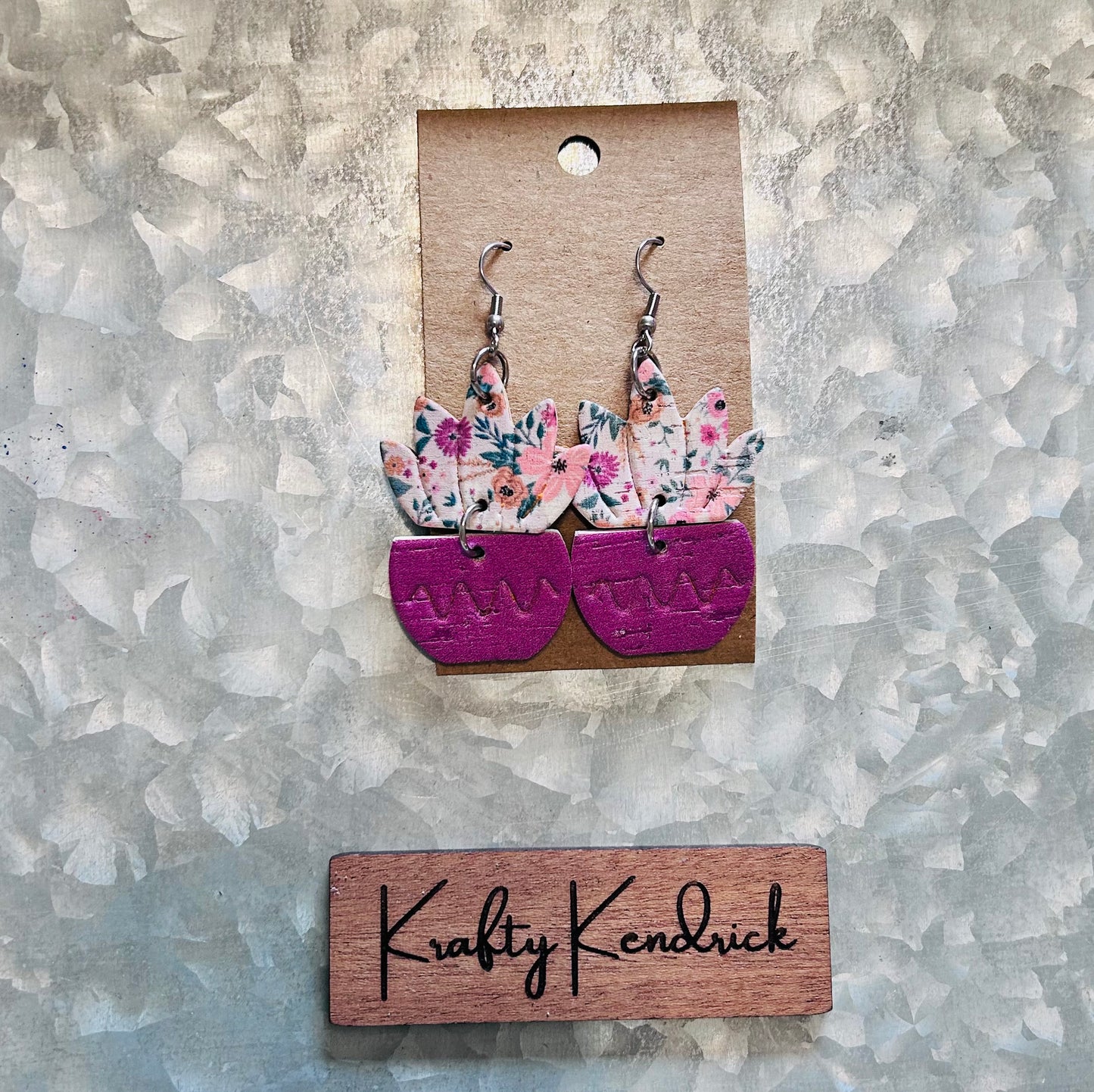 Lightweight plant dangle earrings