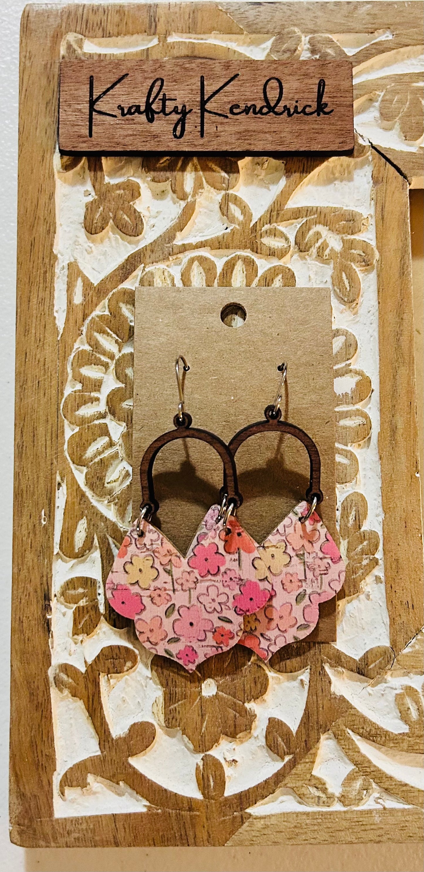Pink floral w/ wooden connector