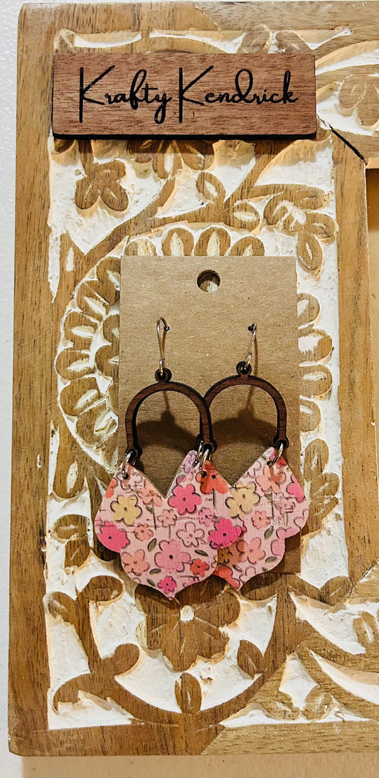 Pink floral w/ wooden connector