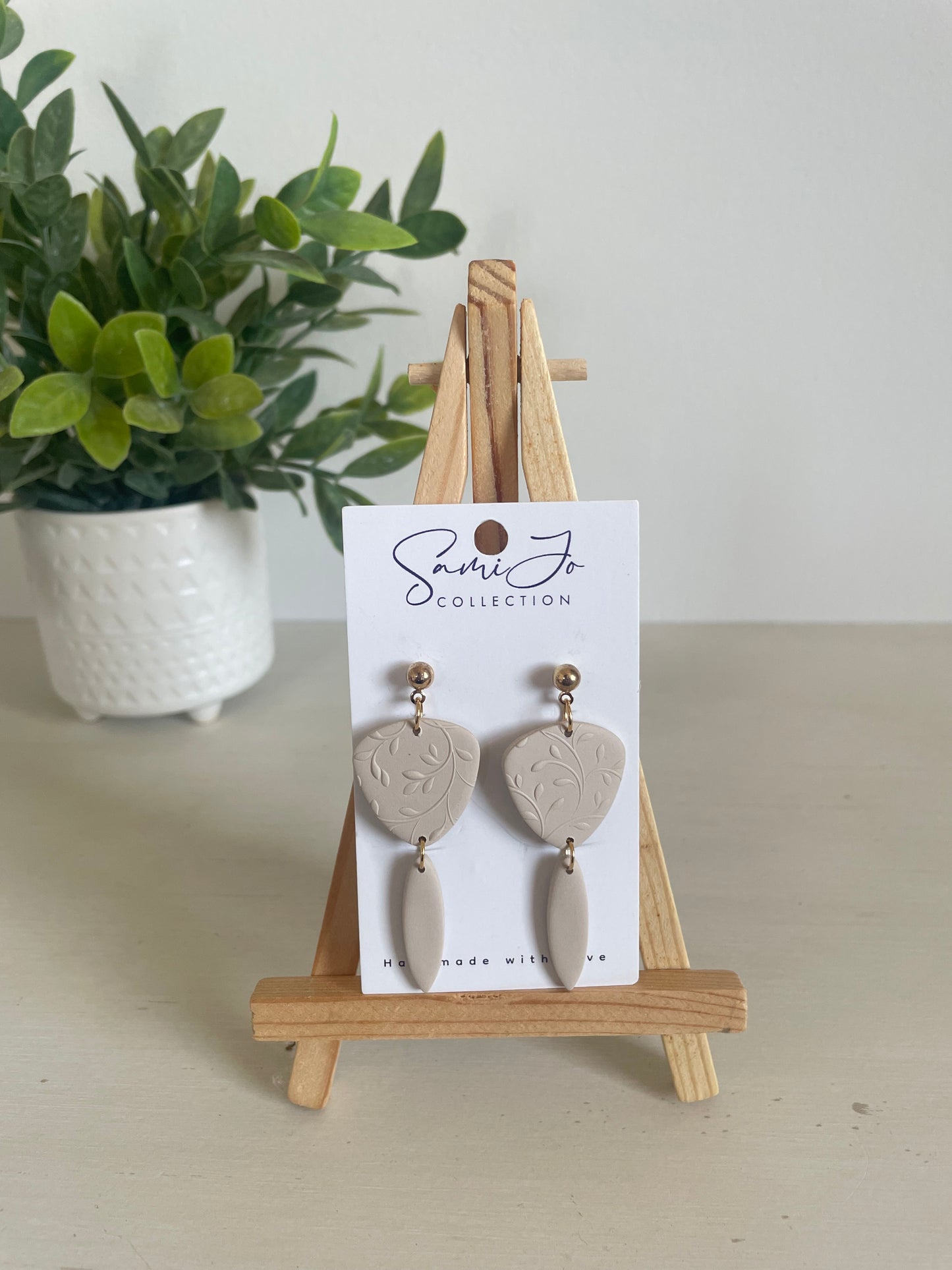 Olivia Dangles