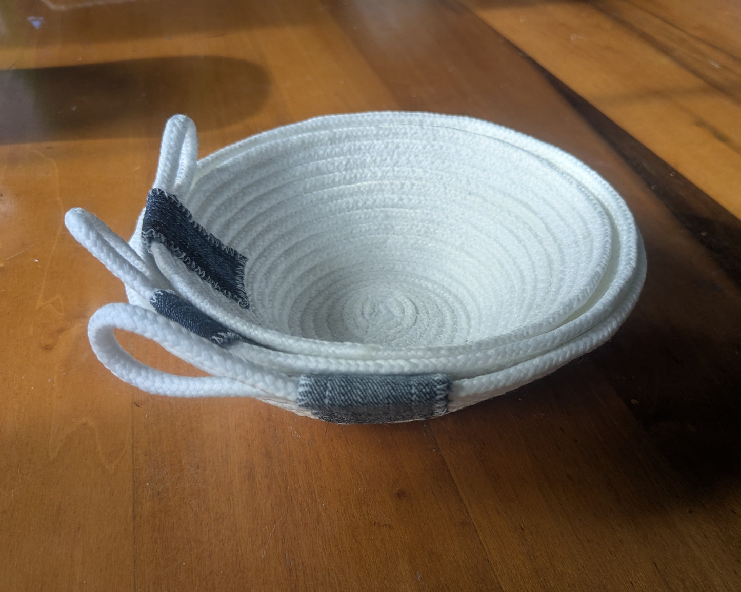 Rope nesting bowls