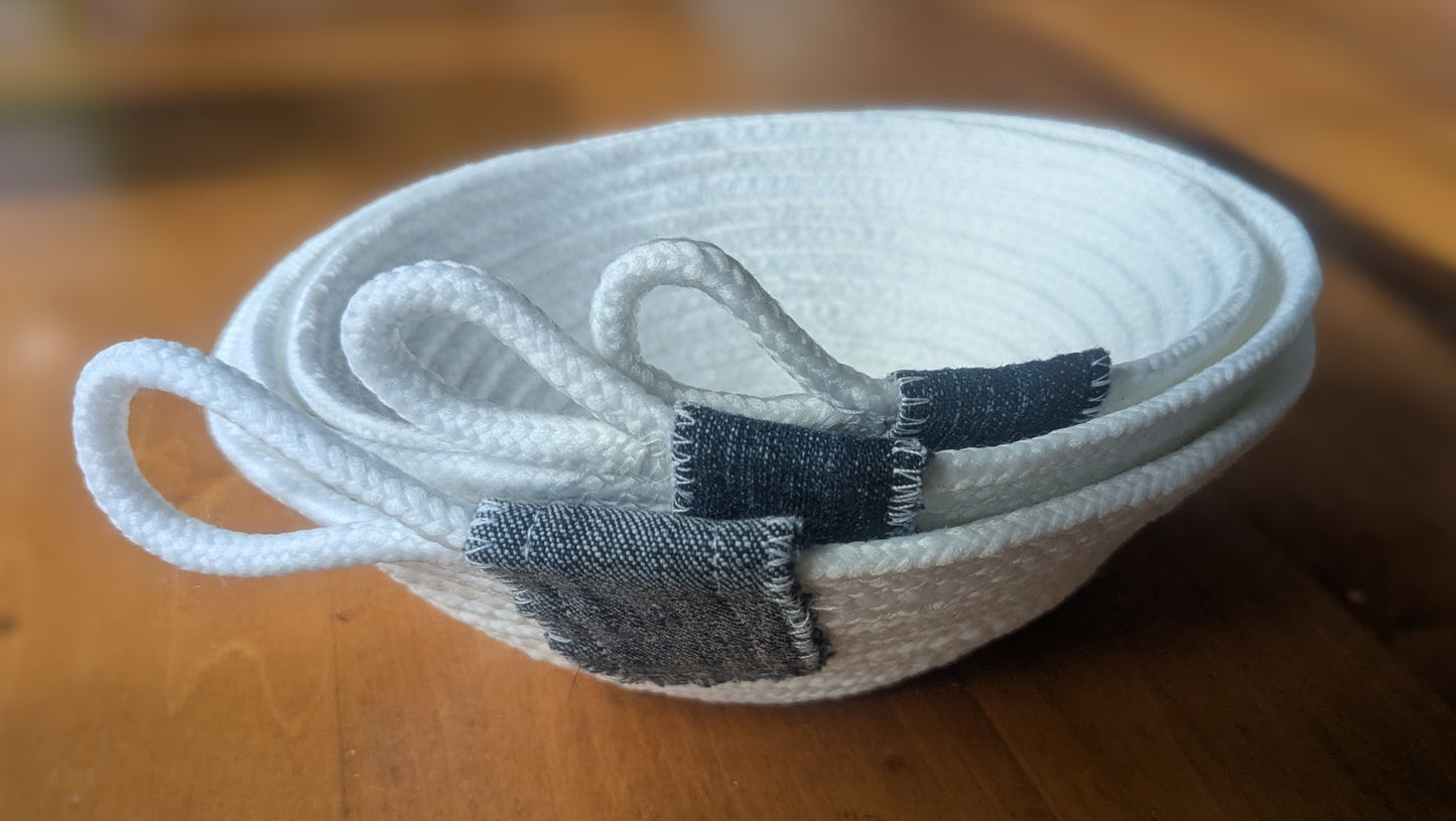 Rope nesting bowls