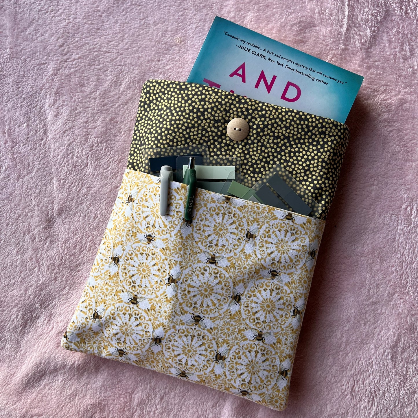 Modern Bee Book Sleeve