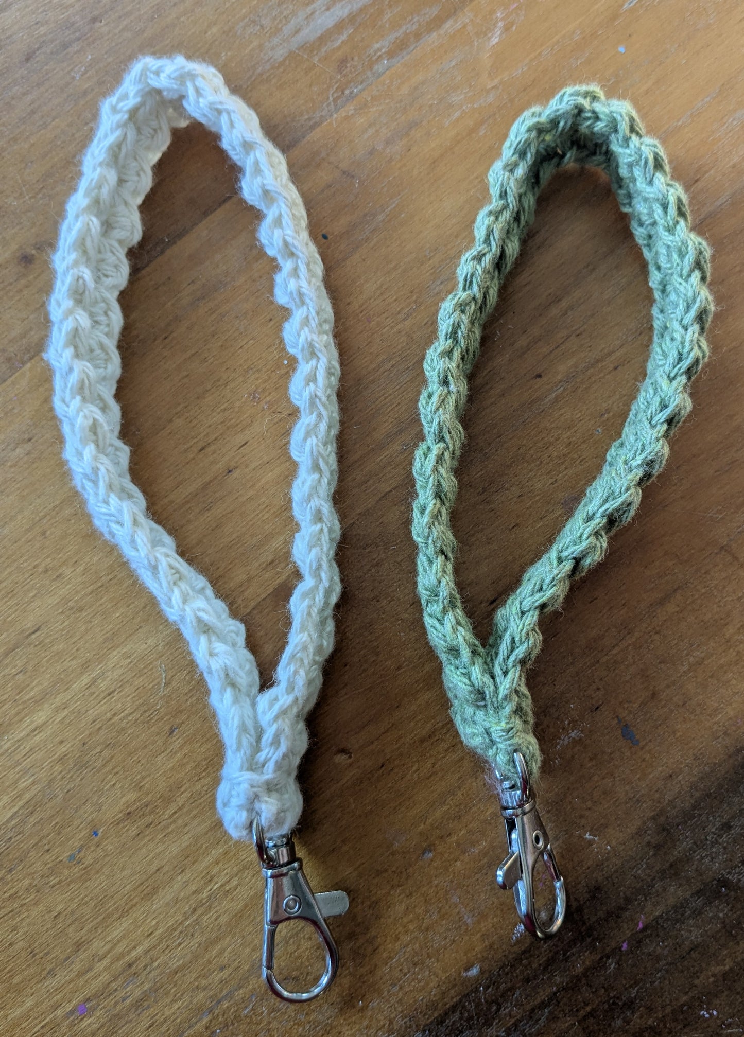 Crochet wristlet keychain