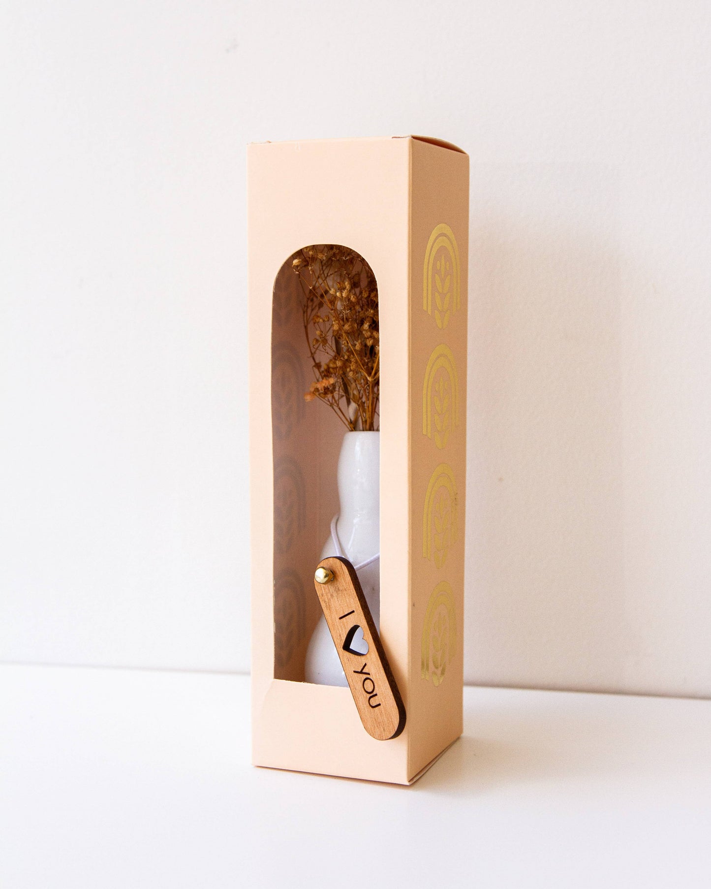 Mini Dried Floral Vases & Wood Gift Tag