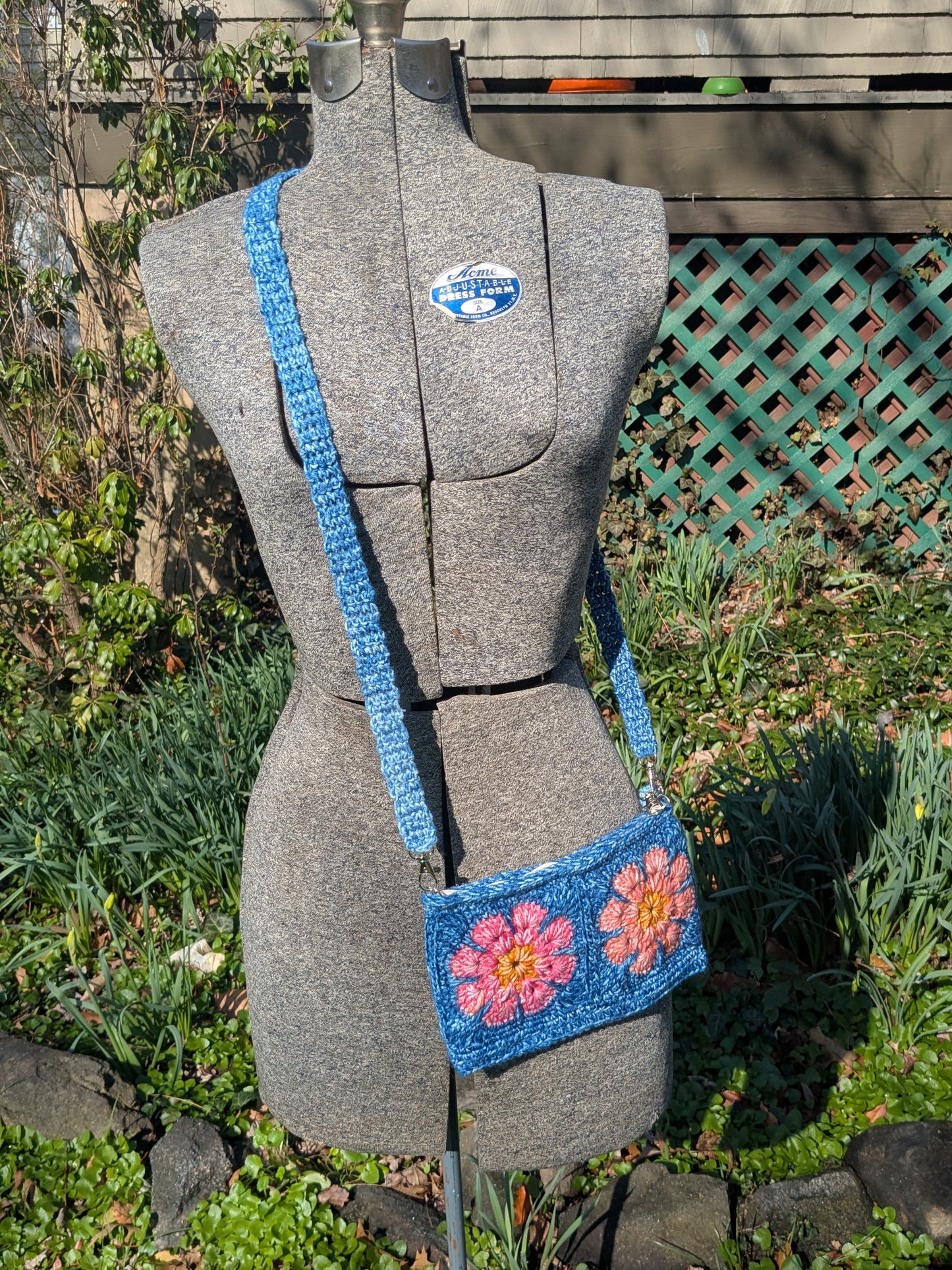Crochet zippered crossbody phone bag