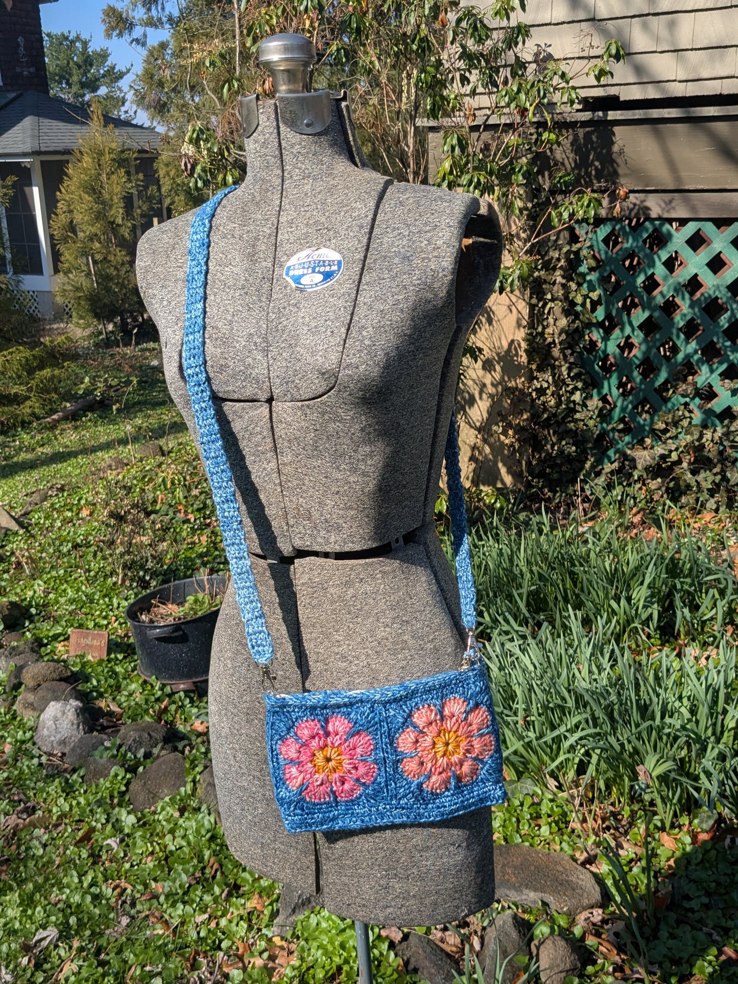 Crochet zippered crossbody phone bag